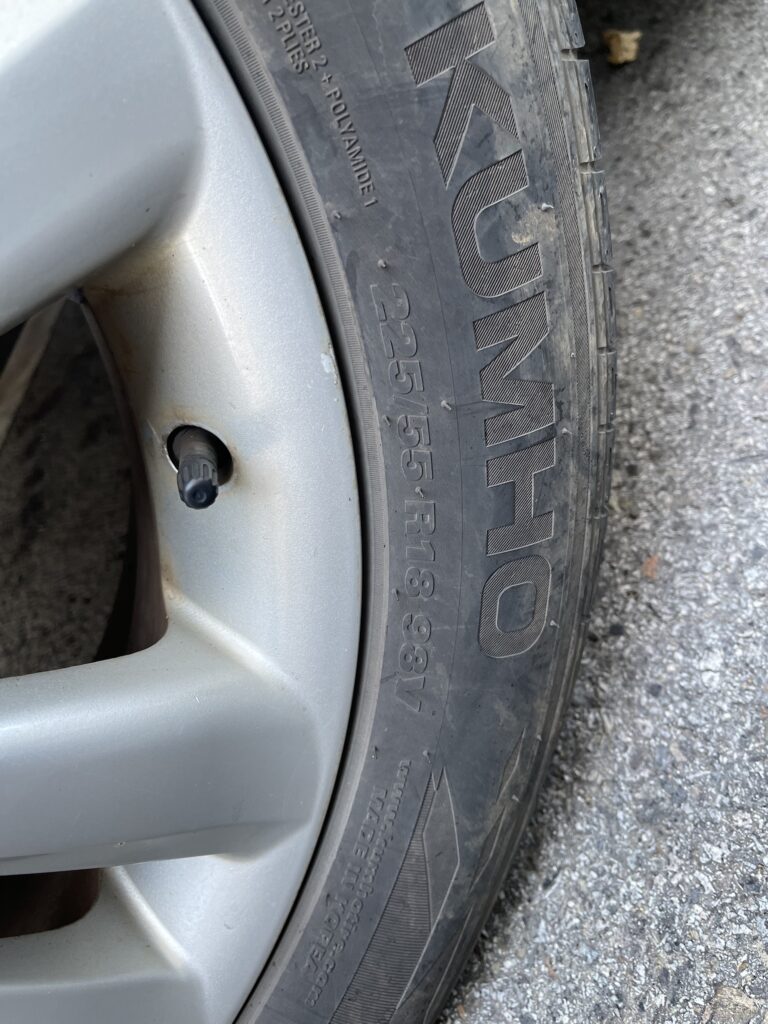 타이어 옆면 규격 표기 225/55R18 98V